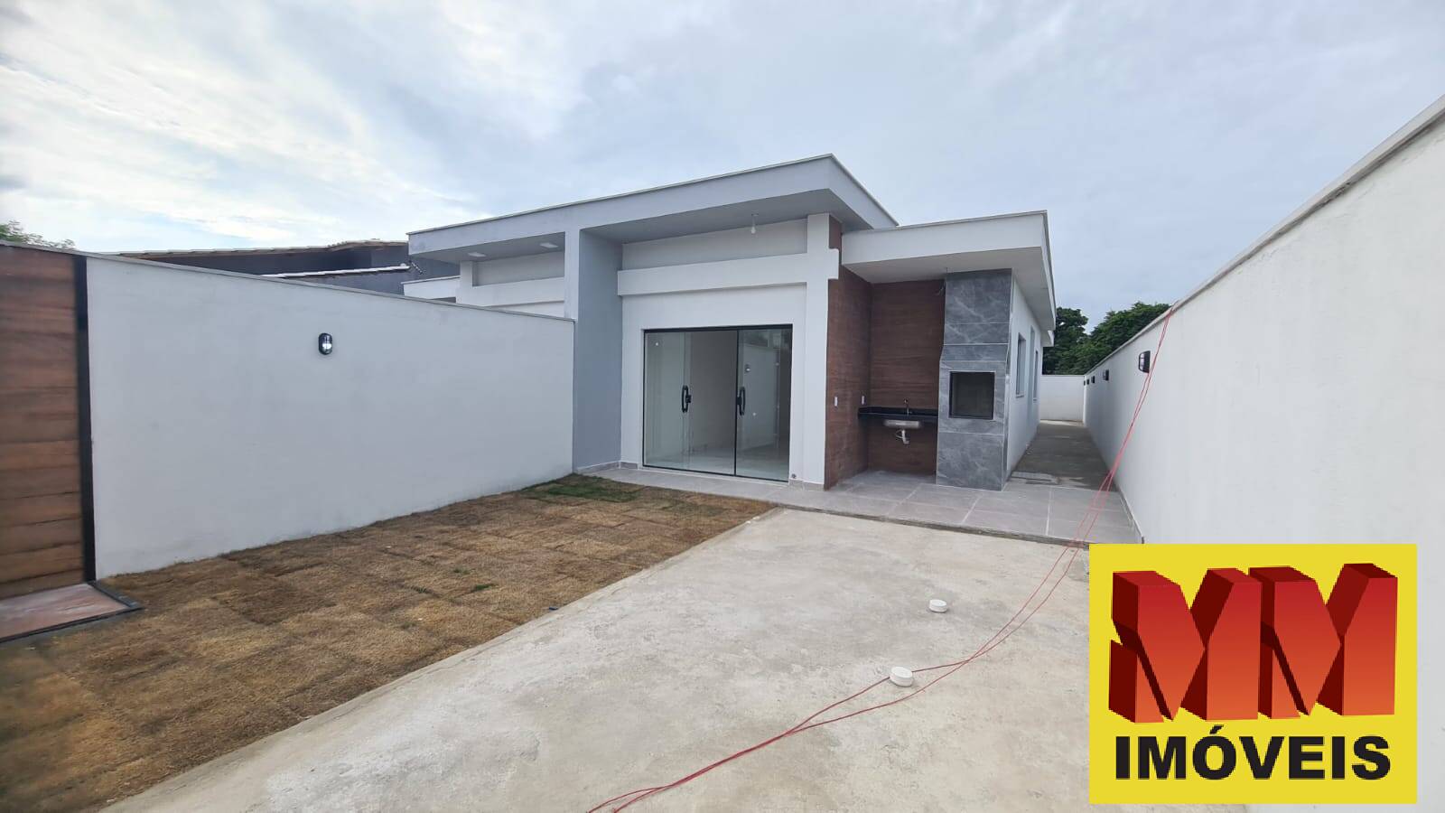Casa à venda com 3 quartos, 95m² - Foto 1
