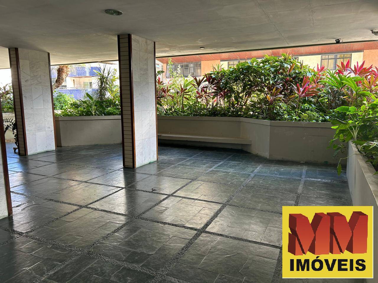 Apartamento à venda com 2 quartos, 97m² - Foto 2