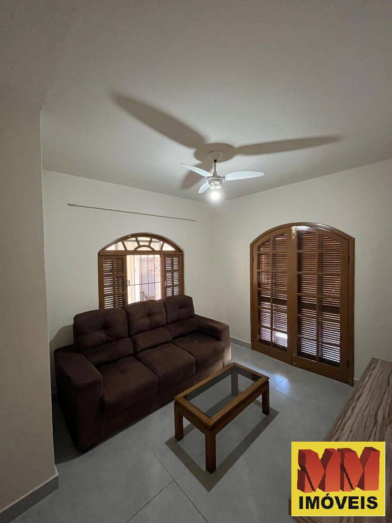 Casa à venda com 4 quartos, 160m² - Foto 2