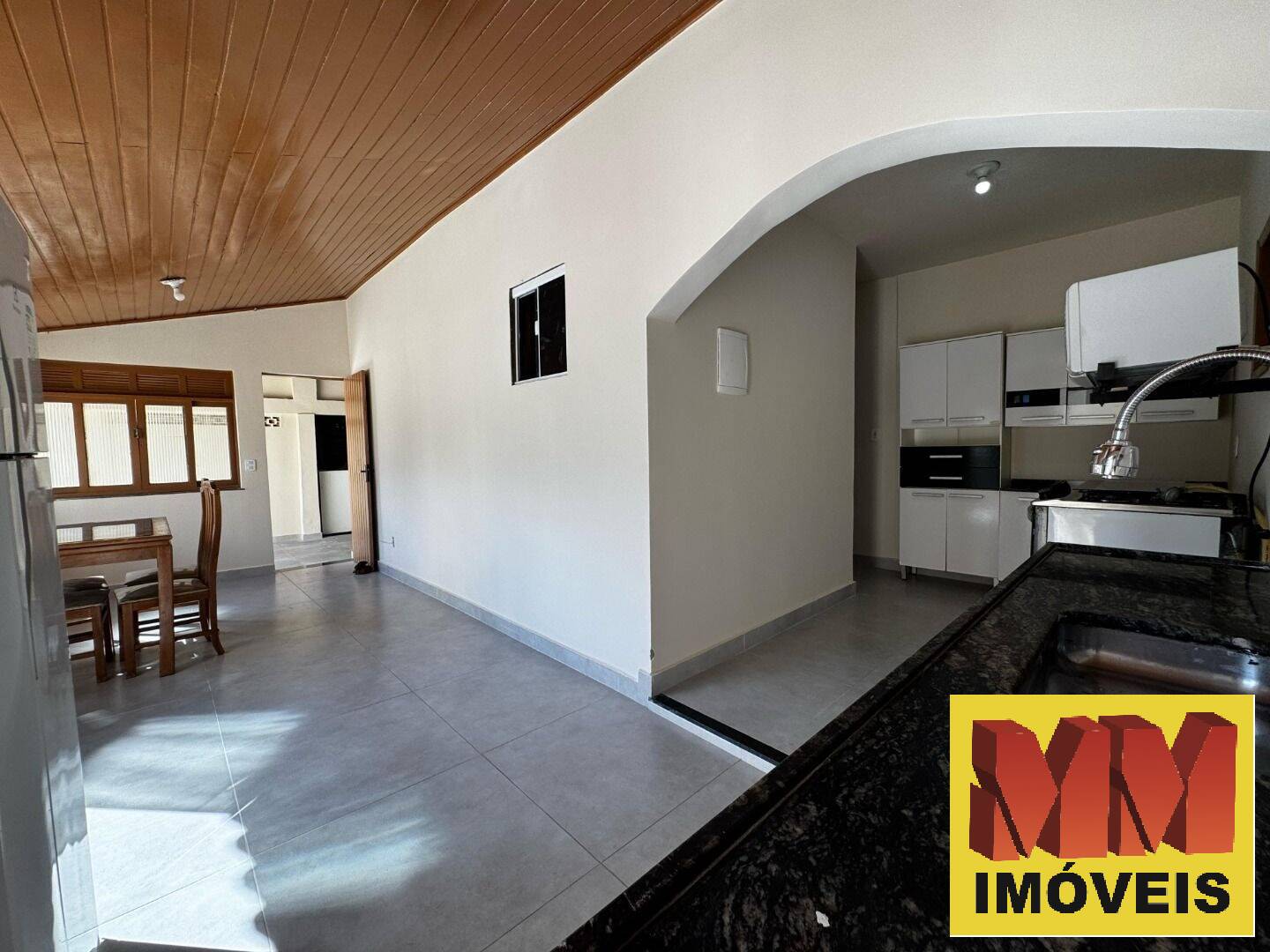 Casa à venda com 4 quartos, 160m² - Foto 3