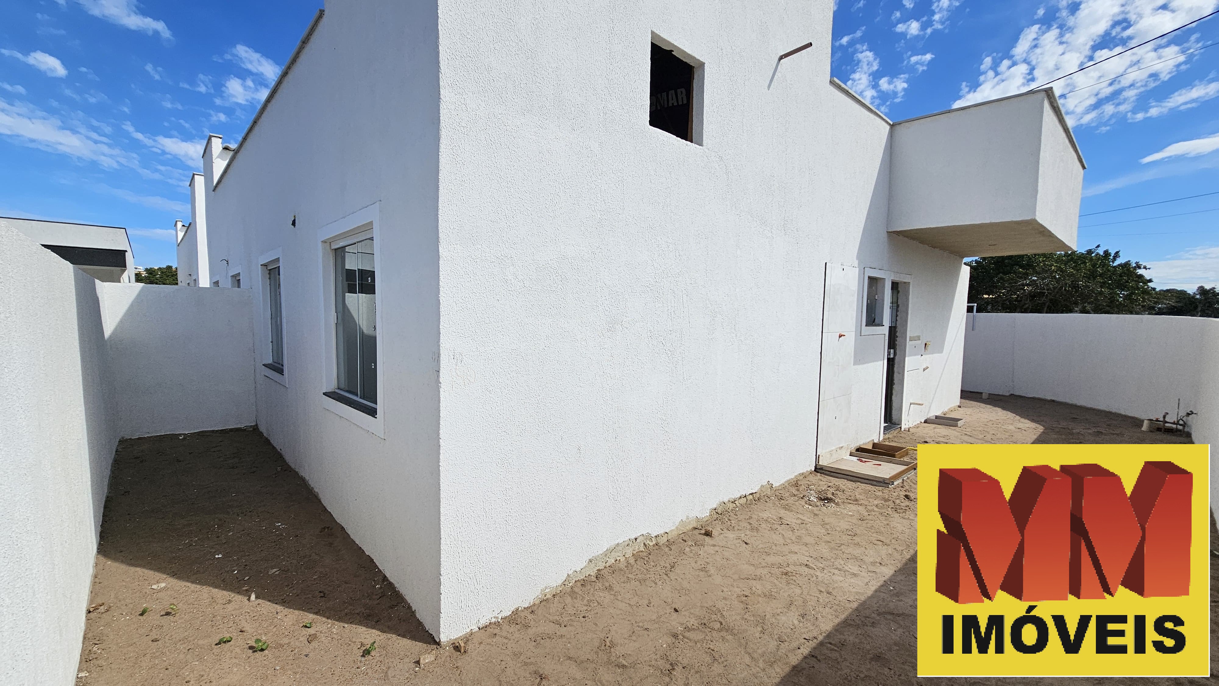 Casa à venda com 2 quartos, 60m² - Foto 2