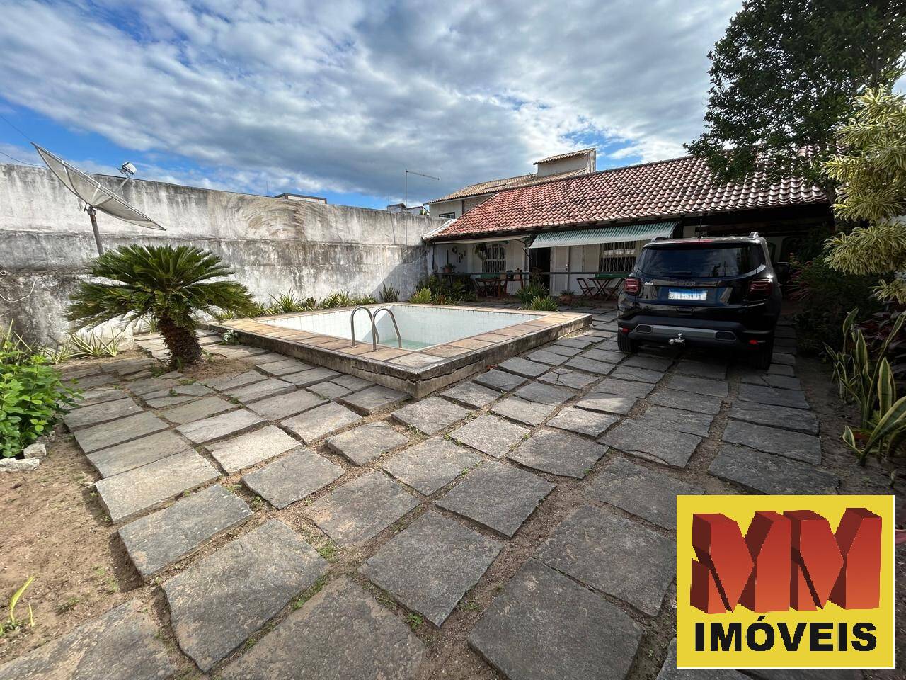 Casa à venda com 4 quartos, 200m² - Foto 2