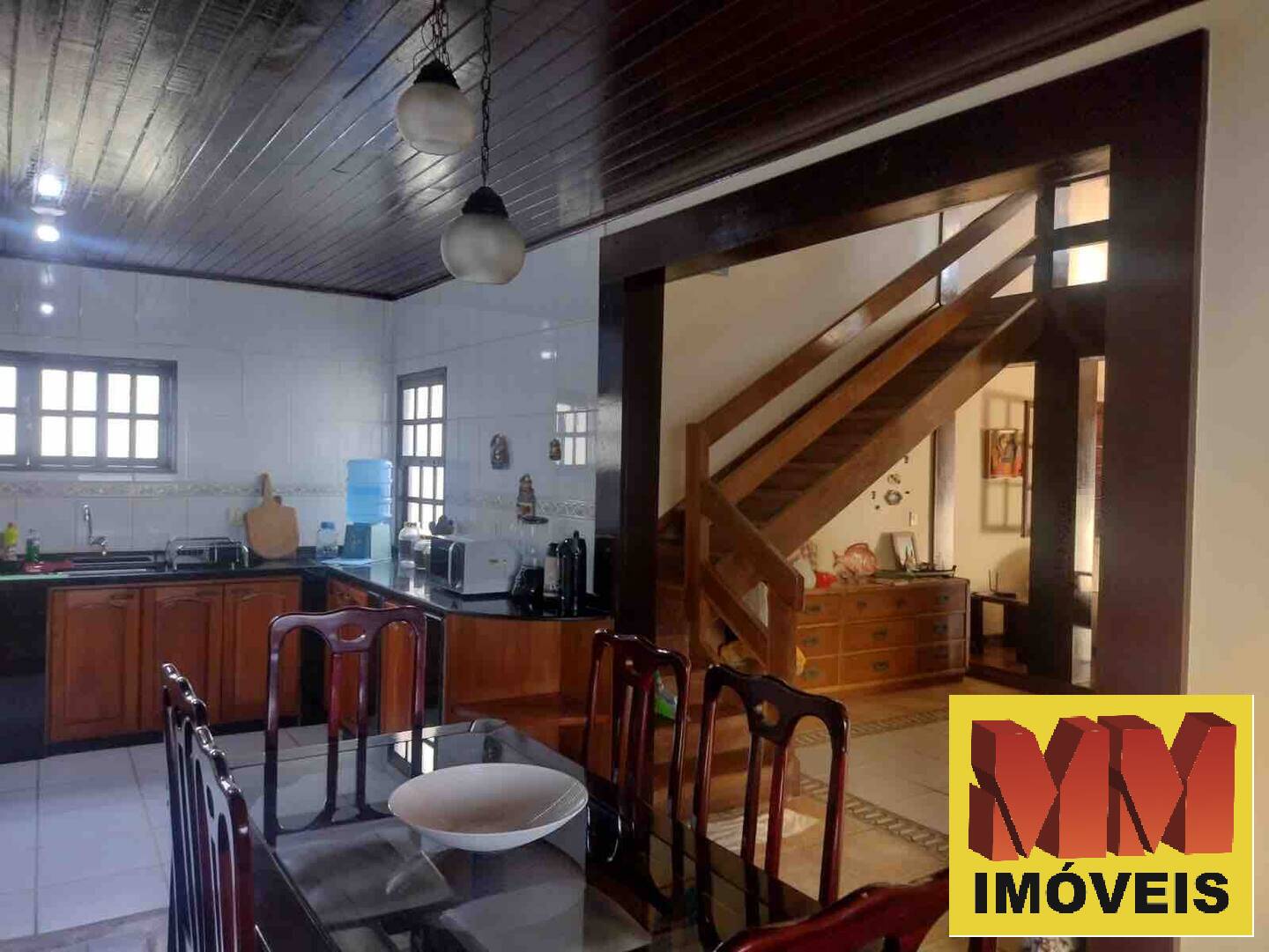 Casa à venda com 3 quartos, 221m² - Foto 4