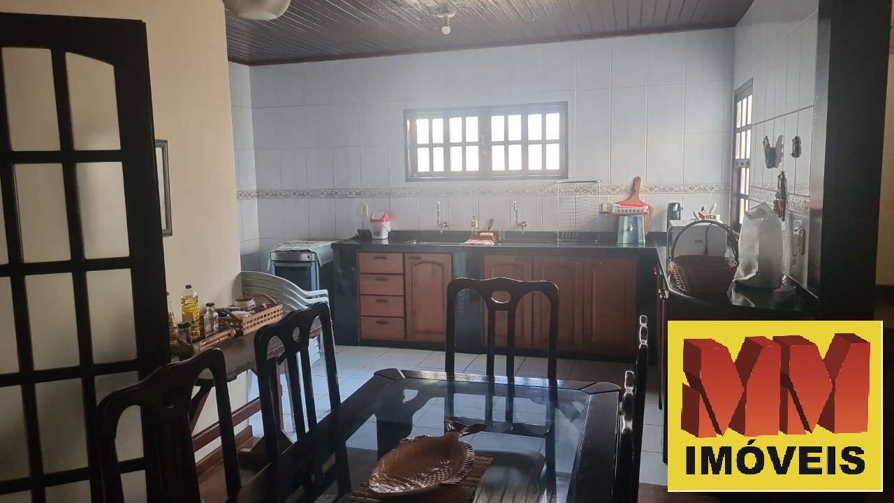 Casa à venda com 3 quartos, 221m² - Foto 11