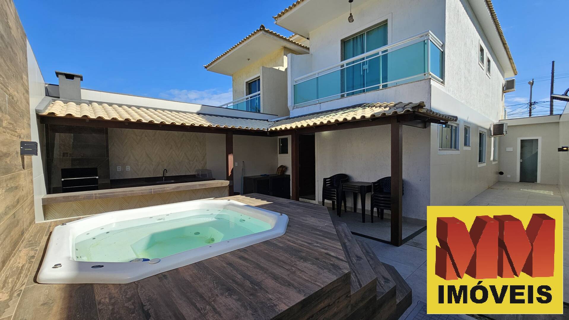 Casa à venda e aluguel com 5 quartos, 200m² - Foto 1