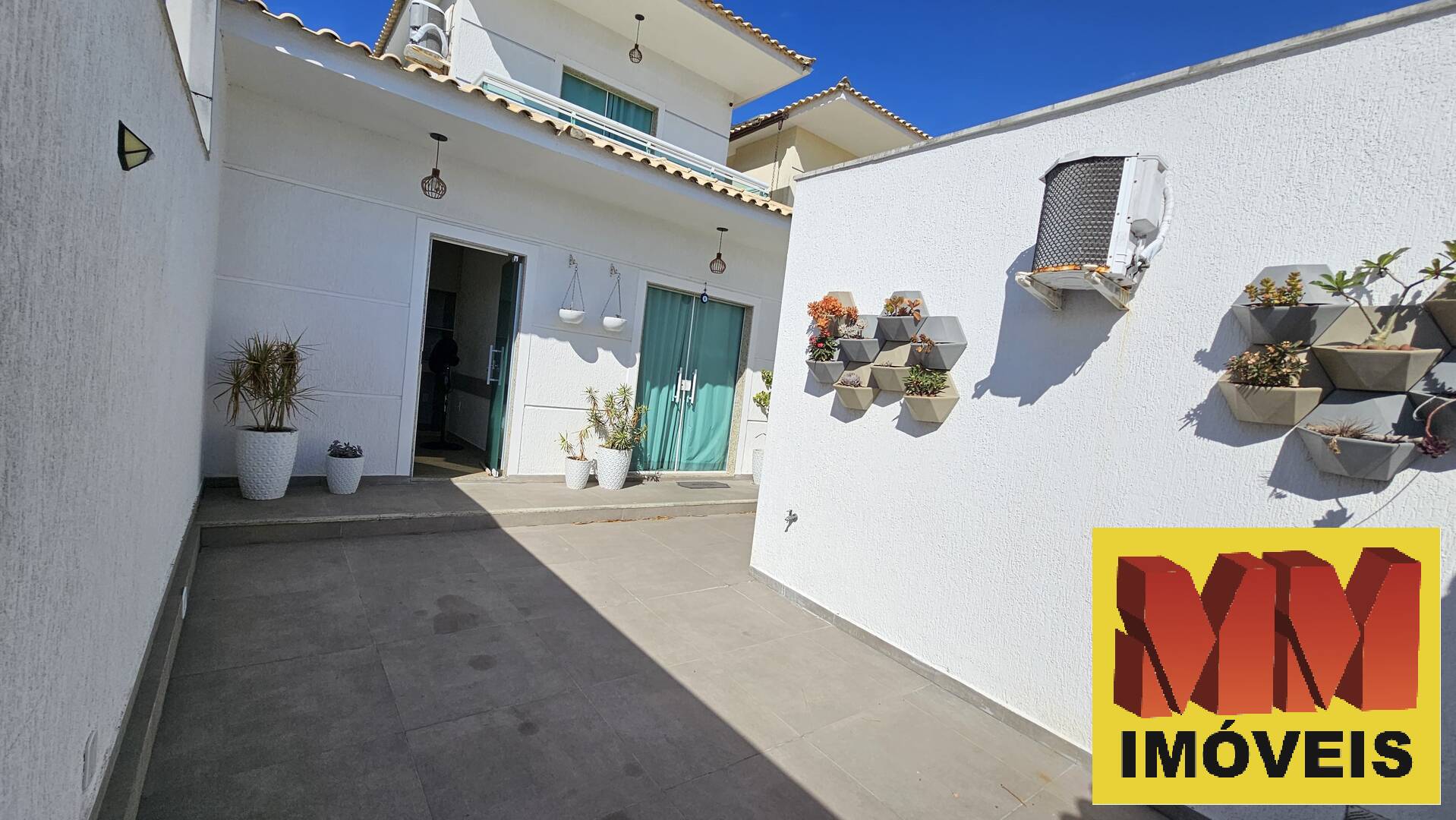 Casa à venda e aluguel com 5 quartos, 200m² - Foto 2