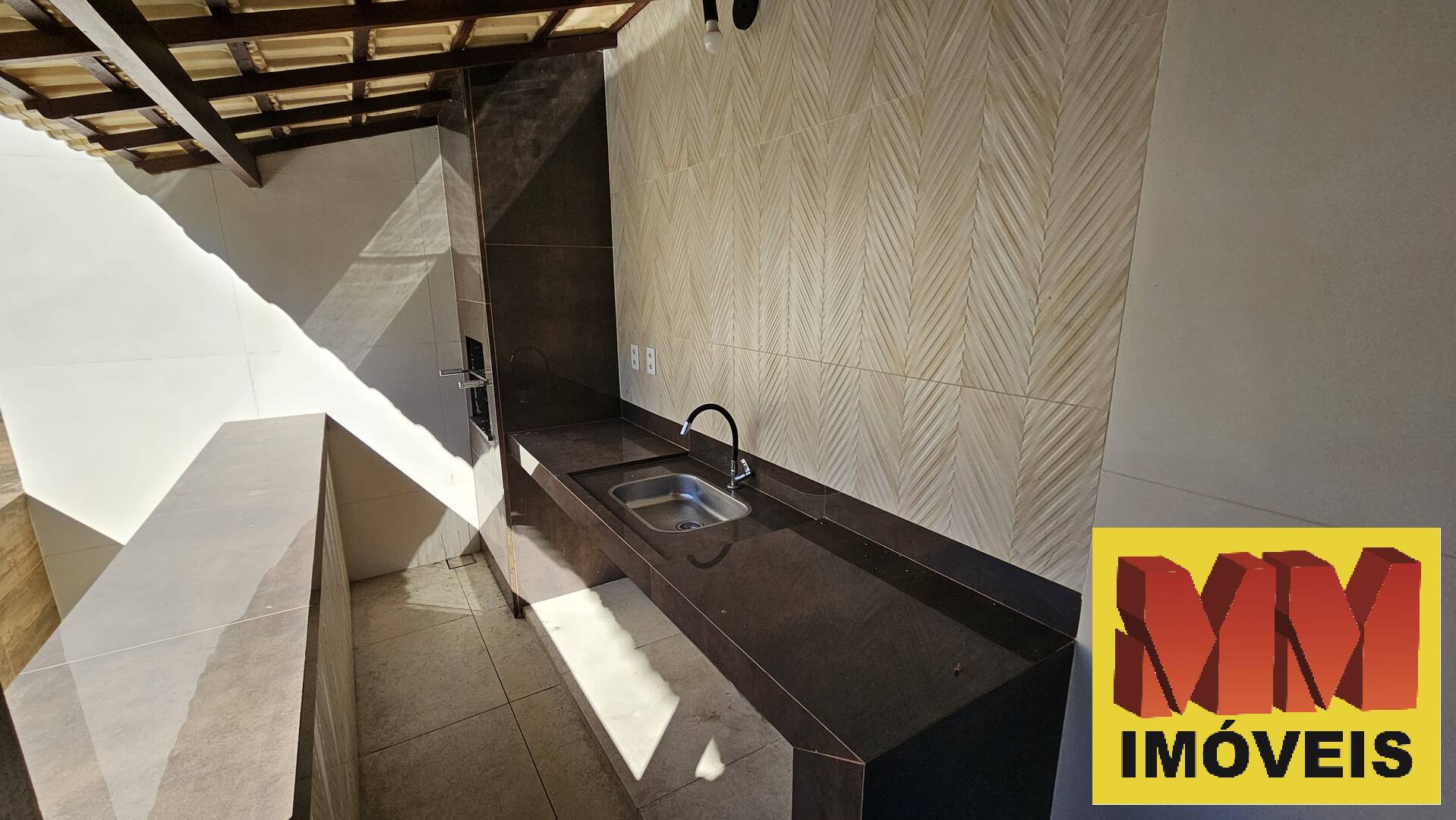 Casa à venda e aluguel com 5 quartos, 200m² - Foto 32