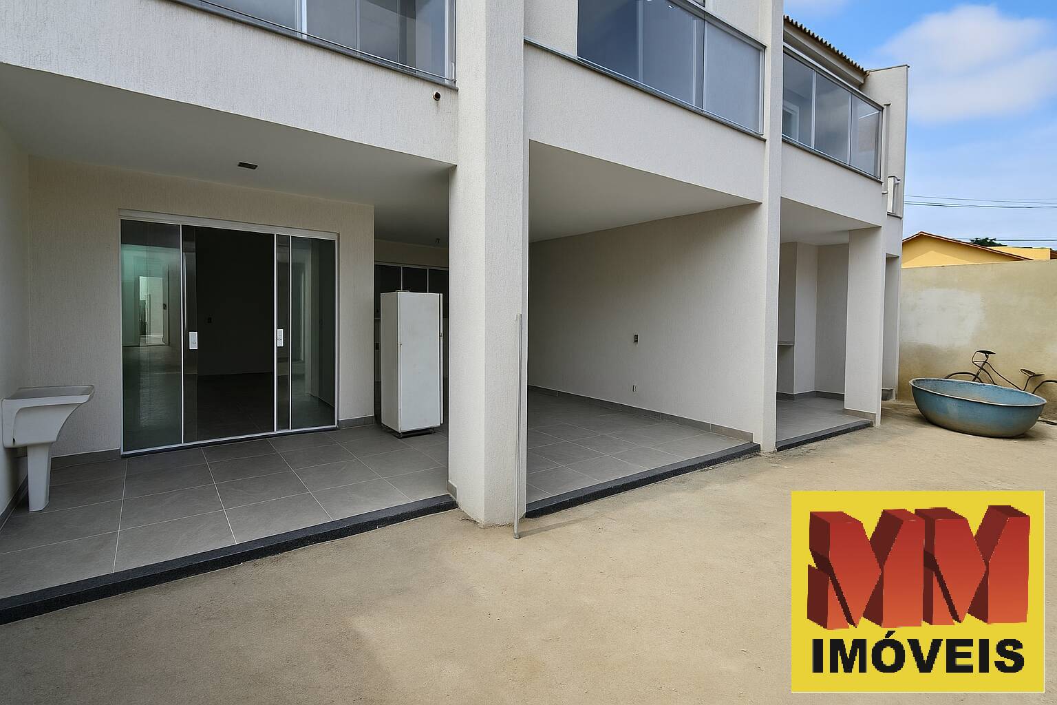 Casa à venda com 3 quartos, 134m² - Foto 1